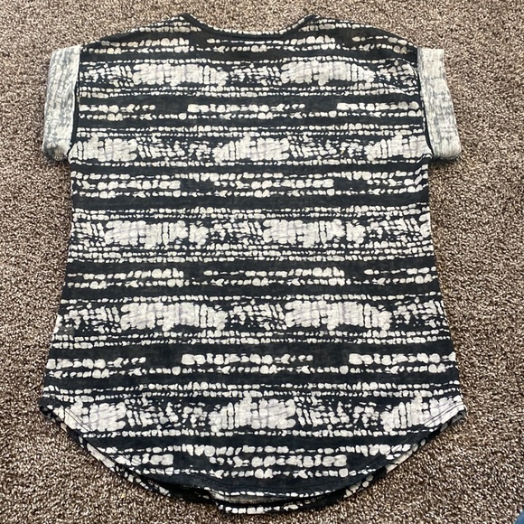 Mossimo tee - Picture 2 of 3